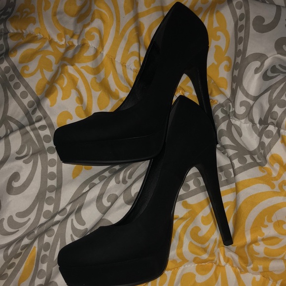 Heels - Picture 1 of 1